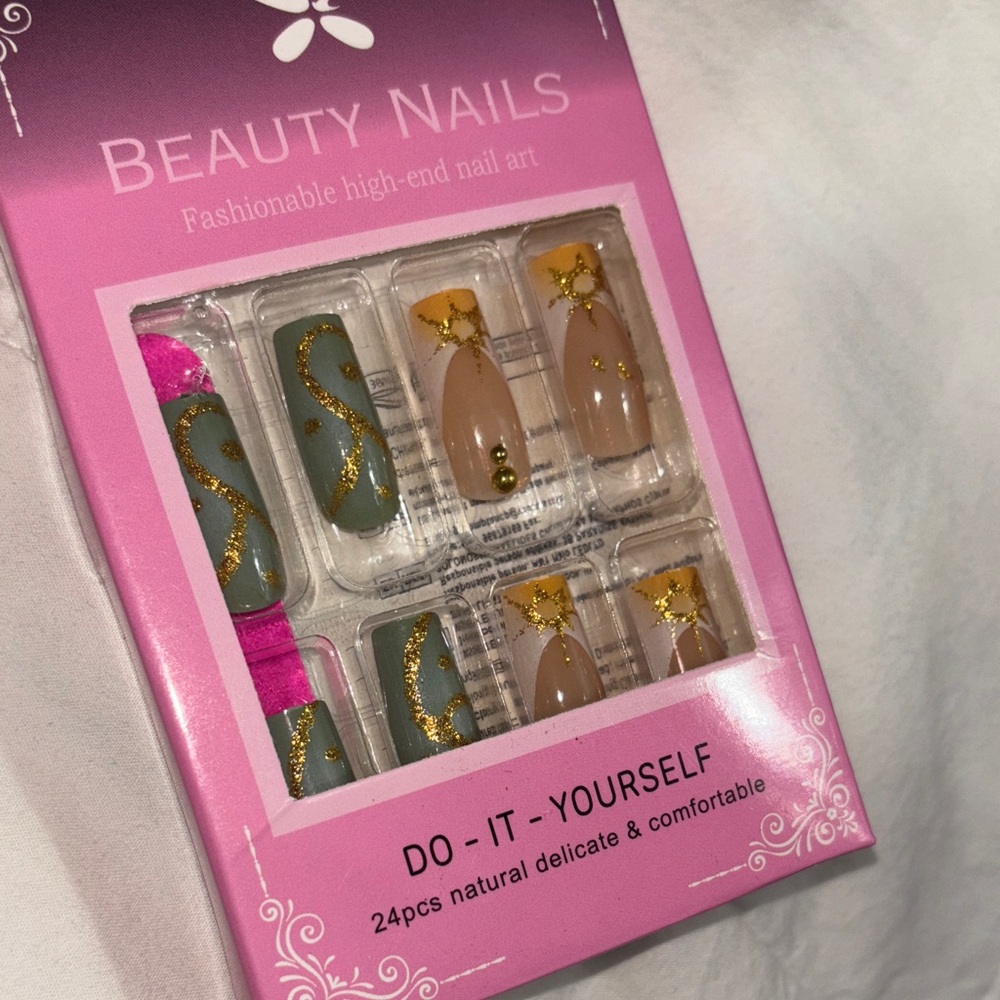 SHEIN Stylish Green and Nude Press-On Nails with Gold Stars